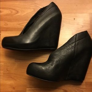Matiko Black Leather Wedge Heel Size 8